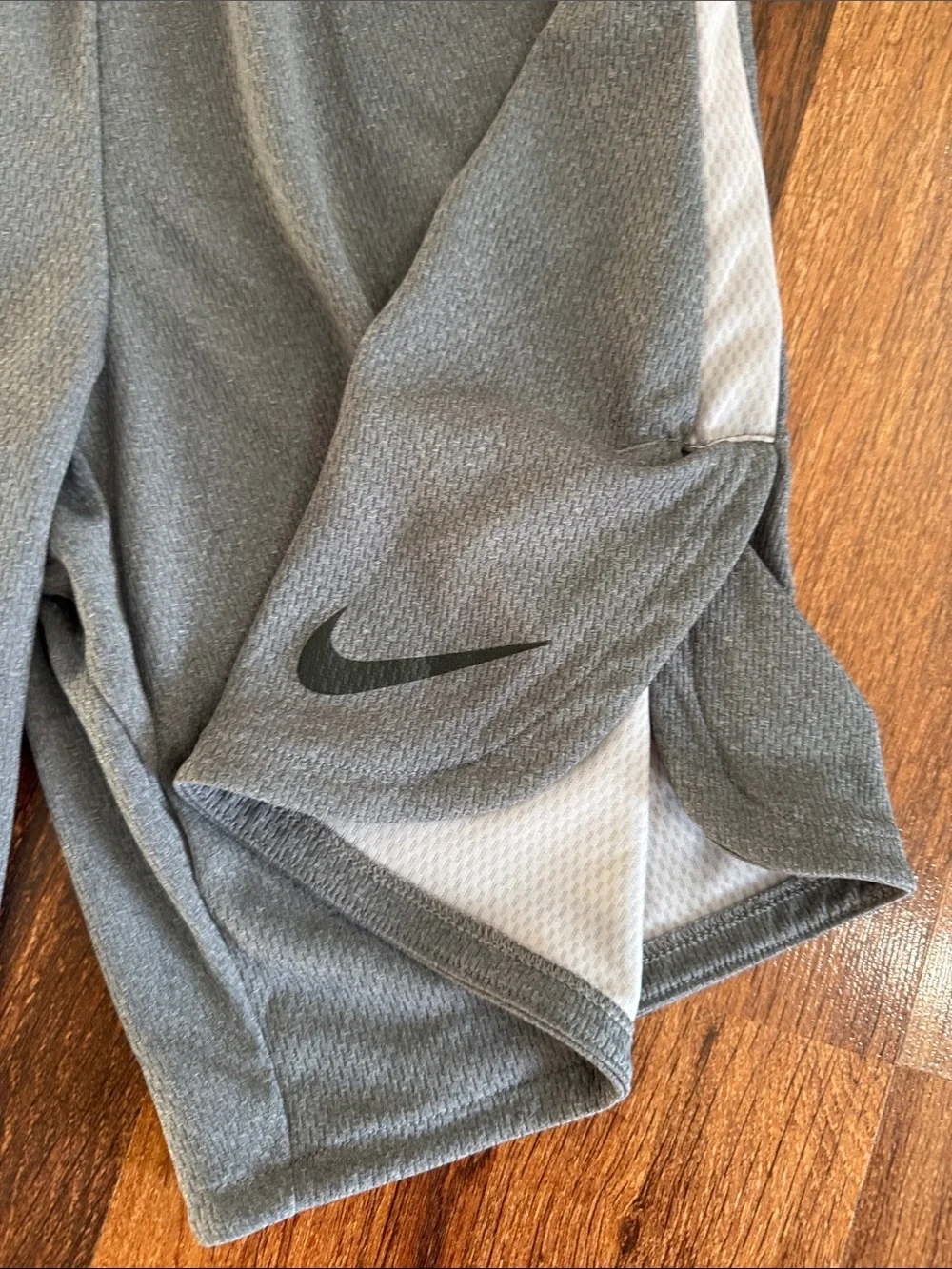Nike Large Men's Gray Athletic Shorts